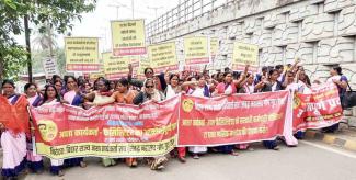 angry-demonstration-of-asha-workers